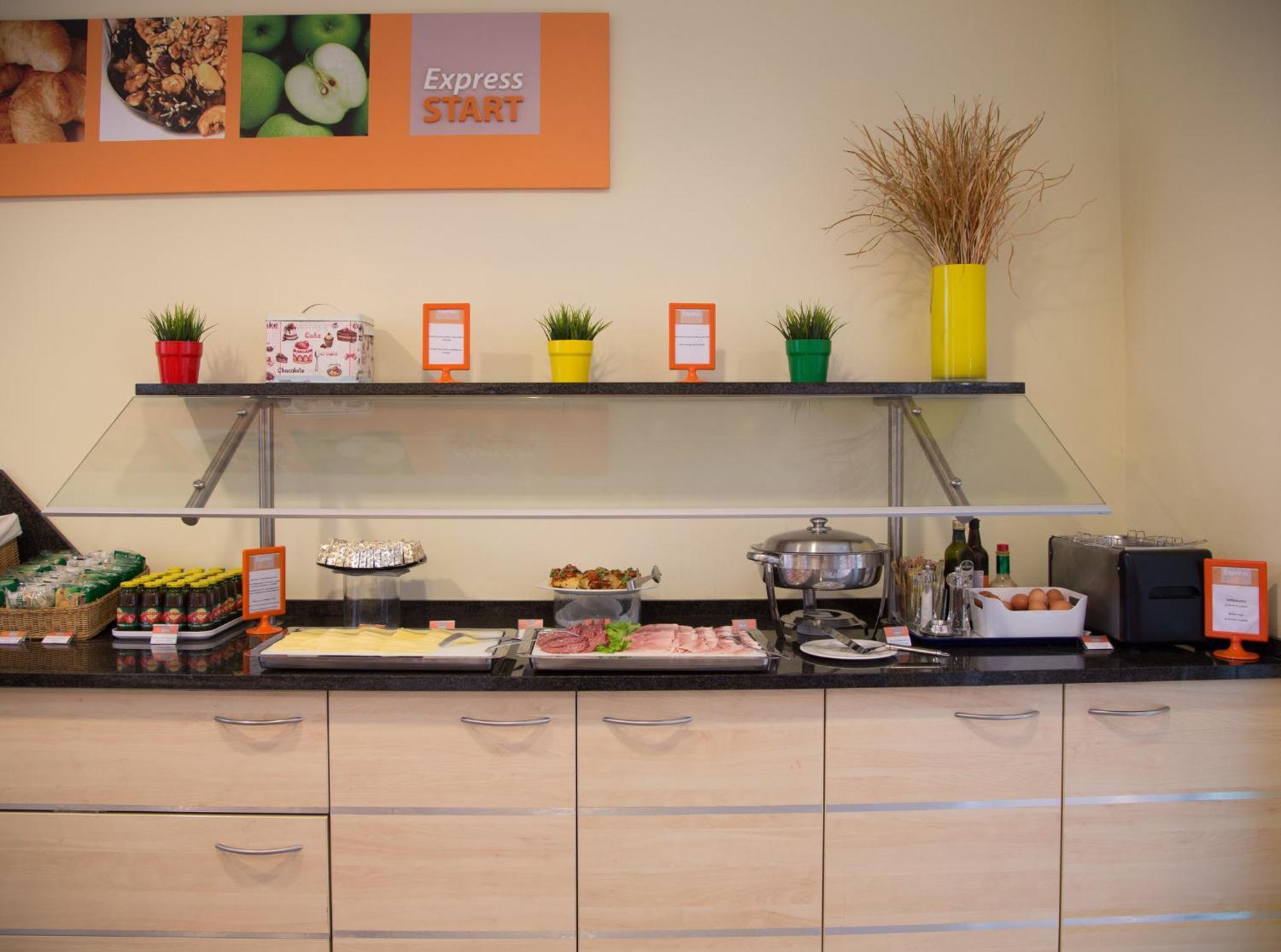 Holiday Inn Express Parma By Ihg Exteriér fotografie