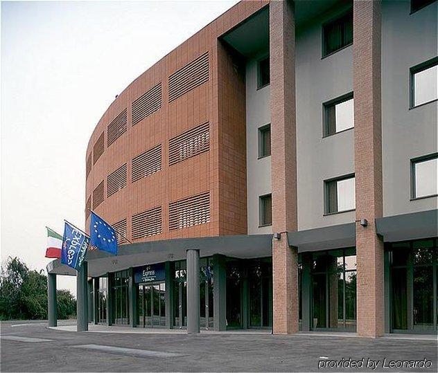 Holiday Inn Express Parma By Ihg Exteriér fotografie